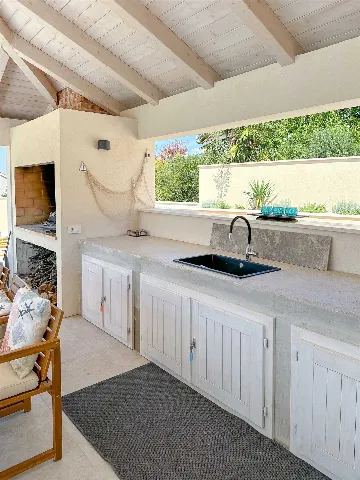 4-Bedroom Villa with Sea Views in Splitska