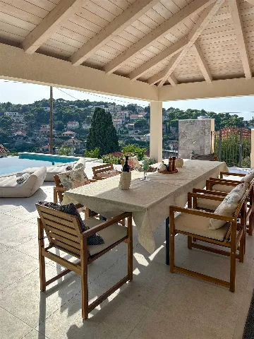 4-Bedroom Villa with Sea Views in Splitska