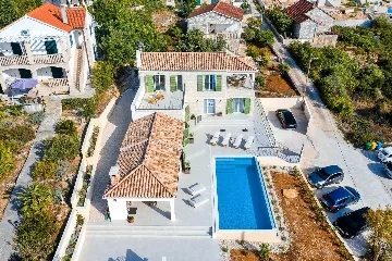 4-Bedroom Villa with Sea Views in Splitska