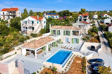 4-Bedroom Villa with Sea Views in Splitska
