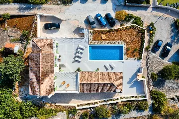 4-Bedroom Villa with Sea Views in Splitska
