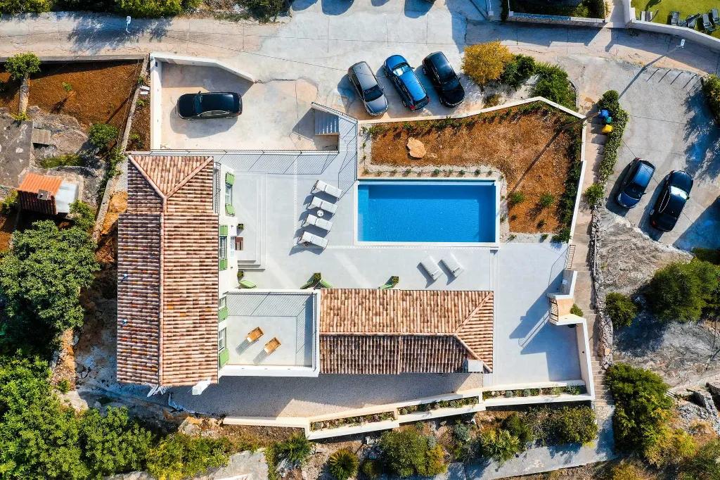 4-Bedroom Villa with Sea Views in Splitska
