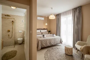 Rogoznica 4-Bedroom Villa with Heated Pool & Sea View