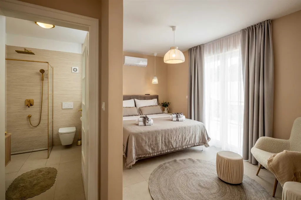 Rogoznica 4-Bedroom Villa with Heated Pool & Sea View
