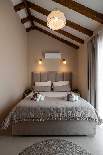 Rogoznica 4-Bedroom Villa with Heated Pool & Sea View