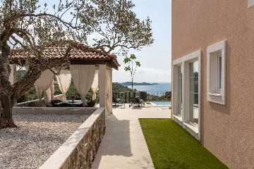 Rogoznica 4-Bedroom Villa with Heated Pool & Sea View