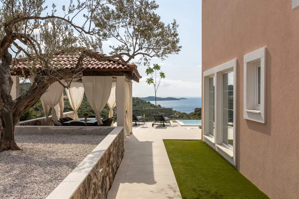 Rogoznica 4-Bedroom Villa with Heated Pool & Sea View