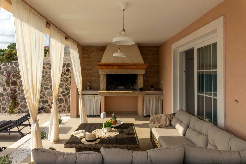 Rogoznica 4-Bedroom Villa with Heated Pool & Sea View