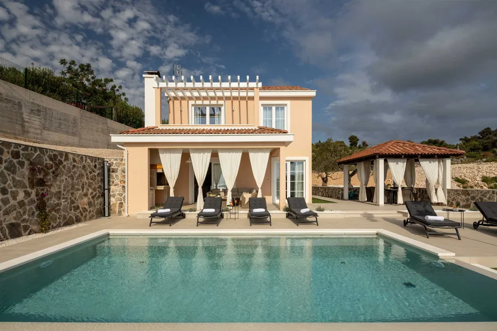 Rogoznica 4-Bedroom Villa with Heated Pool & Sea View
