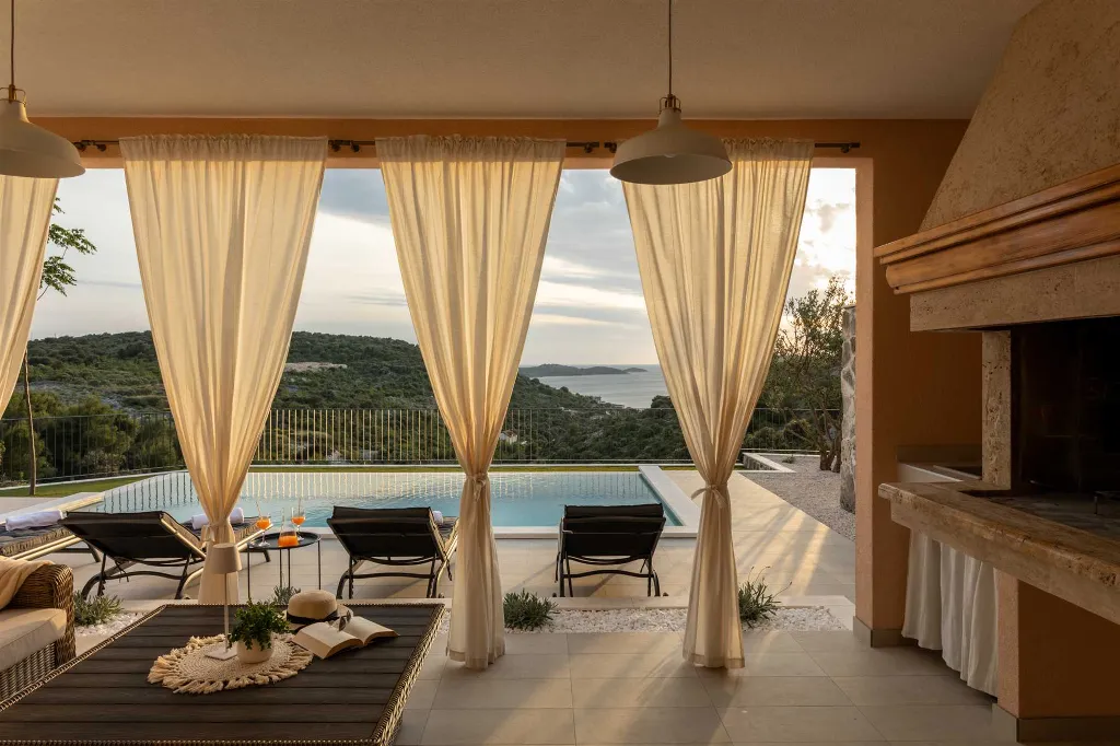 Rogoznica 4-Bedroom Villa with Heated Pool & Sea View