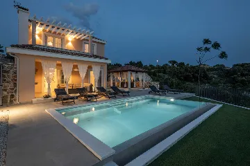 Rogoznica 4-Bedroom Villa with Heated Pool & Sea View