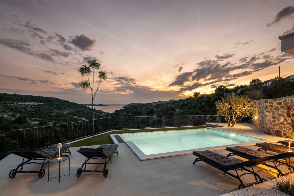 Rogoznica 4-Bedroom Villa with Heated Pool & Sea View