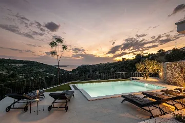 Rogoznica 4-Bedroom Villa with Heated Pool & Sea View