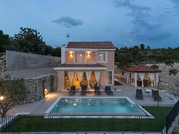 Rogoznica 4-Bedroom Villa with Heated Pool & Sea View