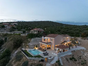 Rogoznica 4-Bedroom Villa with Heated Pool & Sea View