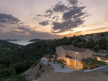 Rogoznica 4-Bedroom Villa with Heated Pool & Sea View