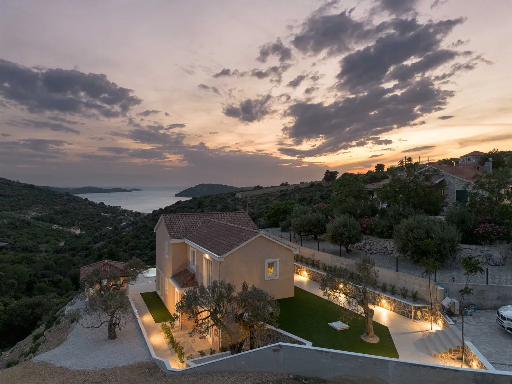 Rogoznica 4-Bedroom Villa with Heated Pool & Sea View