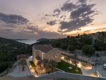 Rogoznica 4-Bedroom Villa with Heated Pool & Sea View