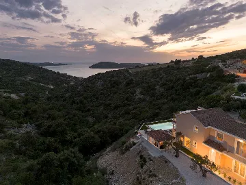 Rogoznica 4-Bedroom Villa with Heated Pool & Sea View