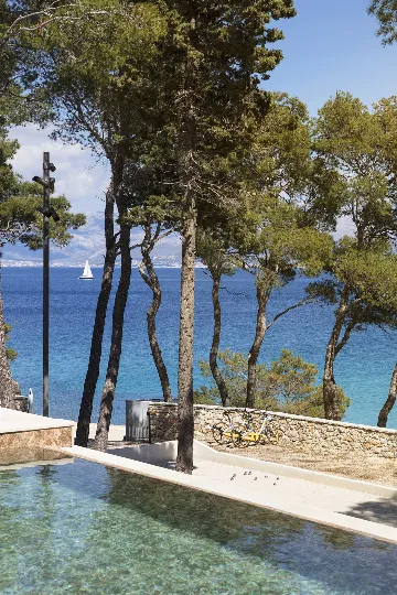 4-Bedroom Villa in Sutivan for Up to 8 Guests