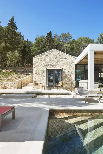 4-Bedroom Villa in Sutivan for Up to 8 Guests