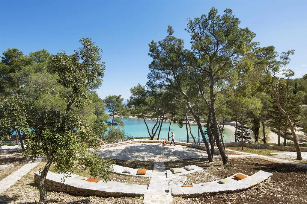 4-Bedroom Villa in Sutivan for Up to 8 Guests