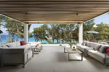 4-Bedroom Villa in Sutivan for Up to 8 Guests