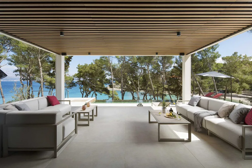 4-Bedroom Villa in Sutivan for Up to 8 Guests