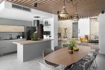 4-Bedroom Villa in Sutivan for Up to 8 Guests