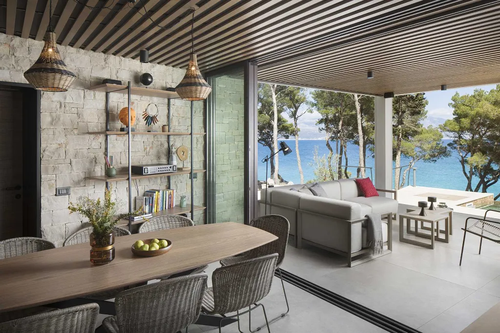 4-Bedroom Villa in Sutivan for Up to 8 Guests