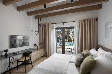 4-Bedroom Villa in Sutivan for Up to 8 Guests