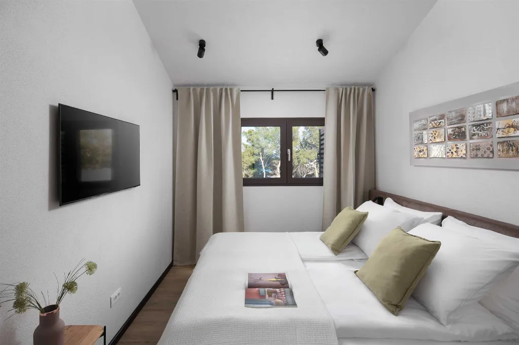 4-Bedroom Villa in Sutivan for Up to 8 Guests