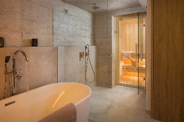 4-Bedroom Villa in Sutivan for Up to 8 Guests