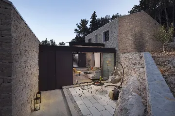 4-Bedroom Villa in Sutivan for Up to 8 Guests