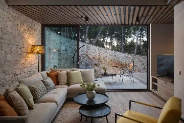 4-Bedroom Villa in Sutivan for Up to 8 Guests