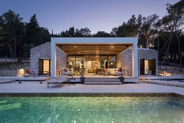 4-Bedroom Villa in Sutivan for Up to 8 Guests