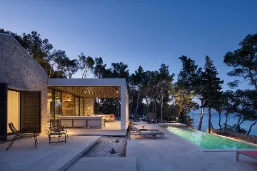 4-Bedroom Villa in Sutivan for Up to 8 Guests