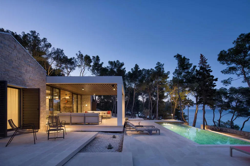 4-Bedroom Villa in Sutivan for Up to 8 Guests
