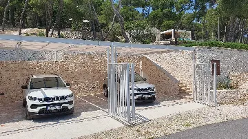 4-Bedroom Villa in Sutivan for Up to 8 Guests