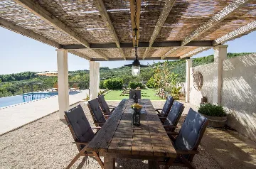 Sumartin 4-Bedroom Villa for 8 Guests