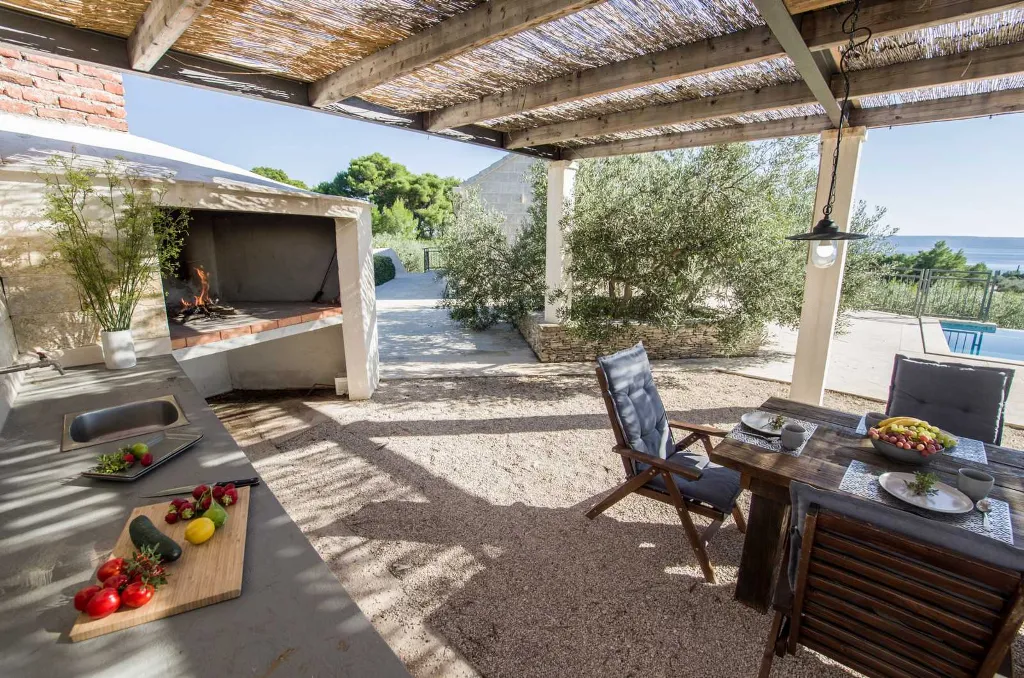 Sumartin 4-Bedroom Villa for 8 Guests