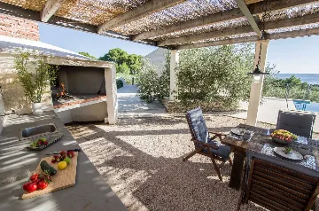 Sumartin 4-Bedroom Villa for 8 Guests