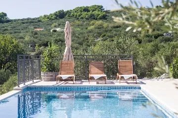 Sumartin 4-Bedroom Villa for 8 Guests