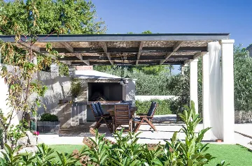 Sumartin 4-Bedroom Villa for 8 Guests