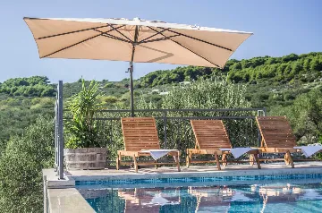 Sumartin 4-Bedroom Villa for 8 Guests