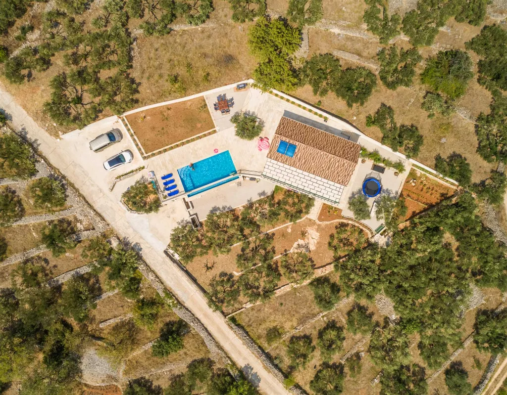 Sumartin 4-Bedroom Villa for 8 Guests