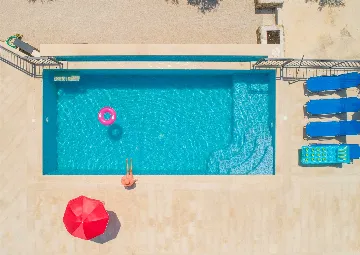 Sumartin 4-Bedroom Villa for 8 Guests