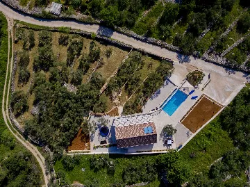 Sumartin 4-Bedroom Villa for 8 Guests