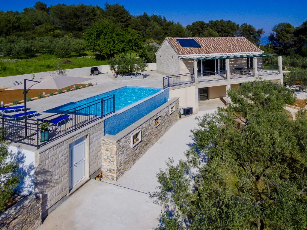 Sumartin 4-Bedroom Villa for 8 Guests