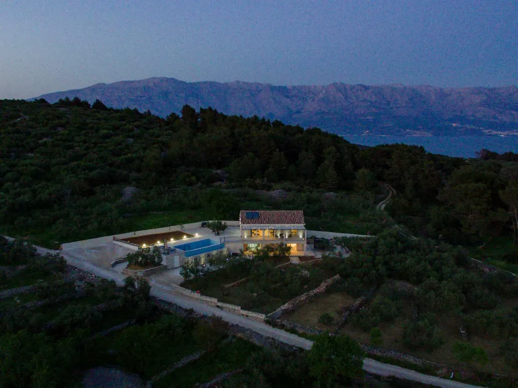 Sumartin 4-Bedroom Villa for 8 Guests
